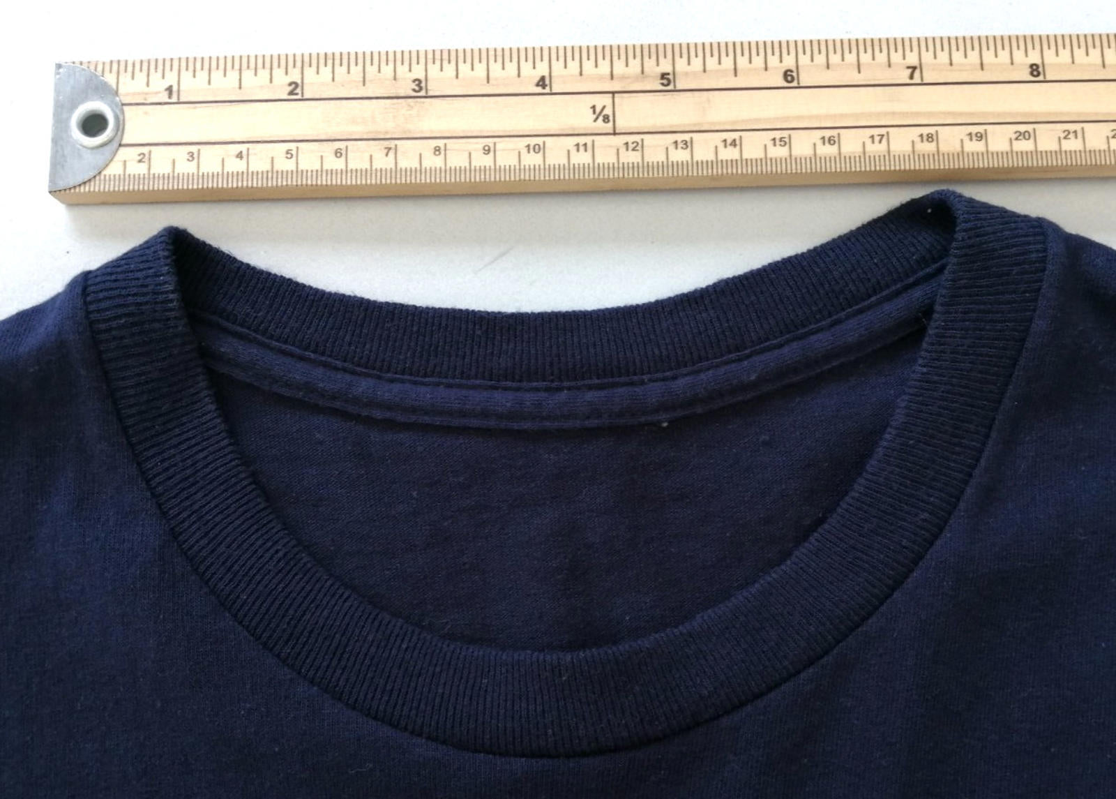 Sharks Uni Graphic Print T-Shirt Men's Size S  Navy Crew Neck 100% Cotton