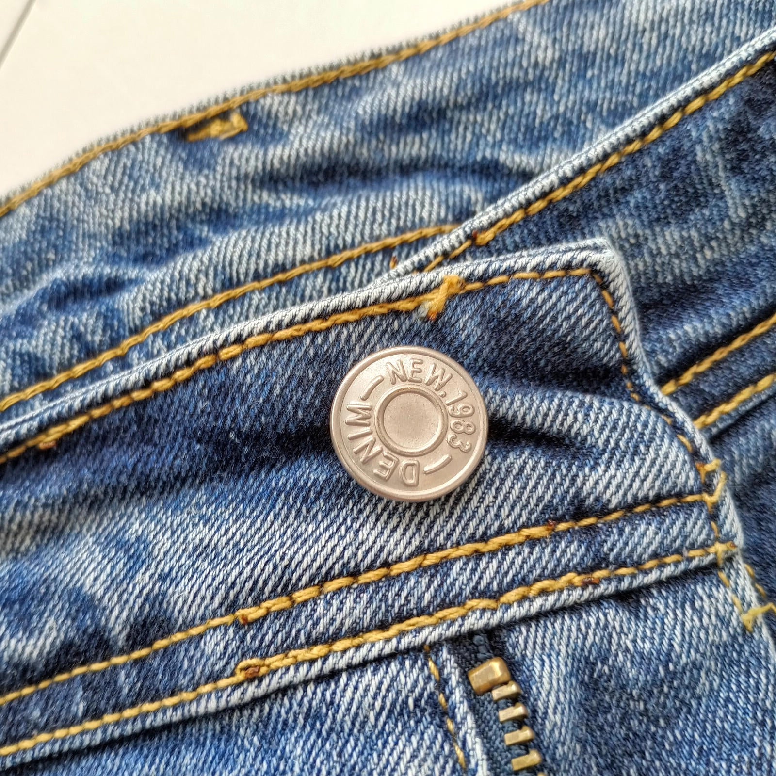 Shein Shorts Men's Size Large Blue Denim Cotton Rich 5 Pocket Design Distressed