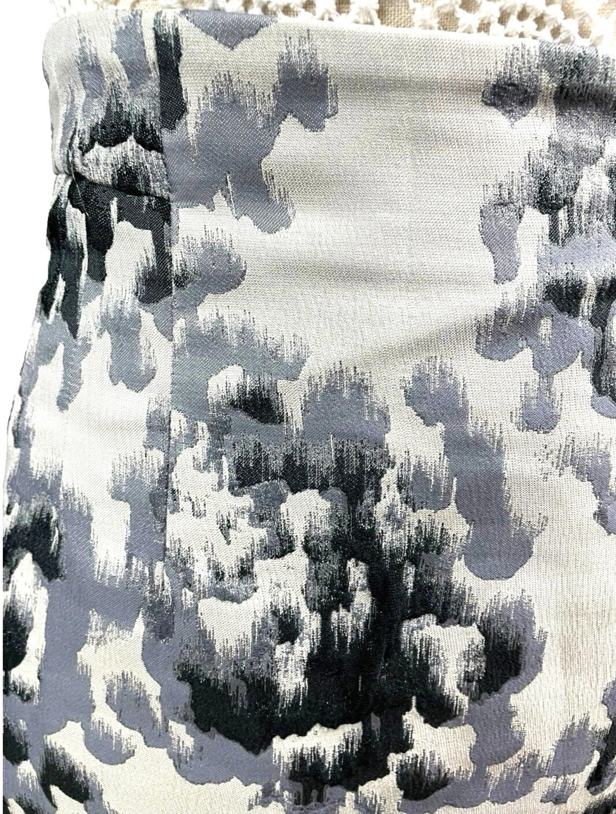 H&M Abstract Print Skirt Women’s UK Size 8 White High Waist Textured Zip Lined