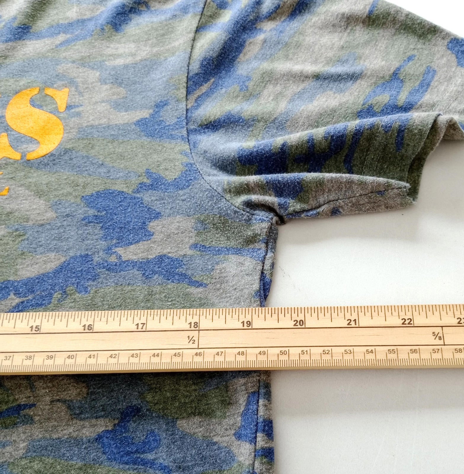 RAMS Volleyball Graphic Print T-Shirt Men's UK Size M Grey Crew Neck Cammo