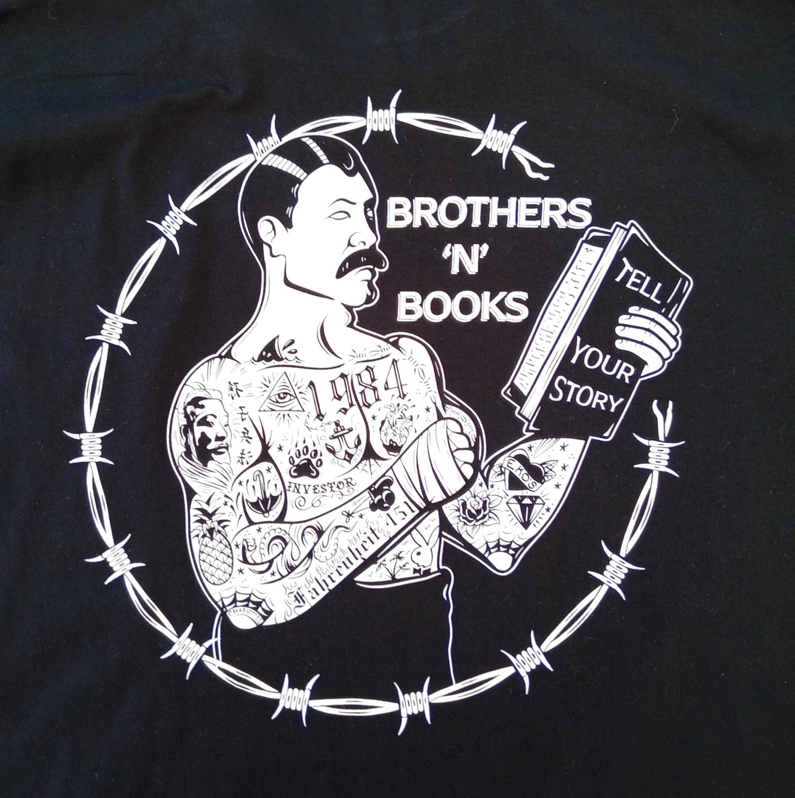 Brothers In Books Graphic Print T-Shirt Men's UK Size XL Black 100% Cotton