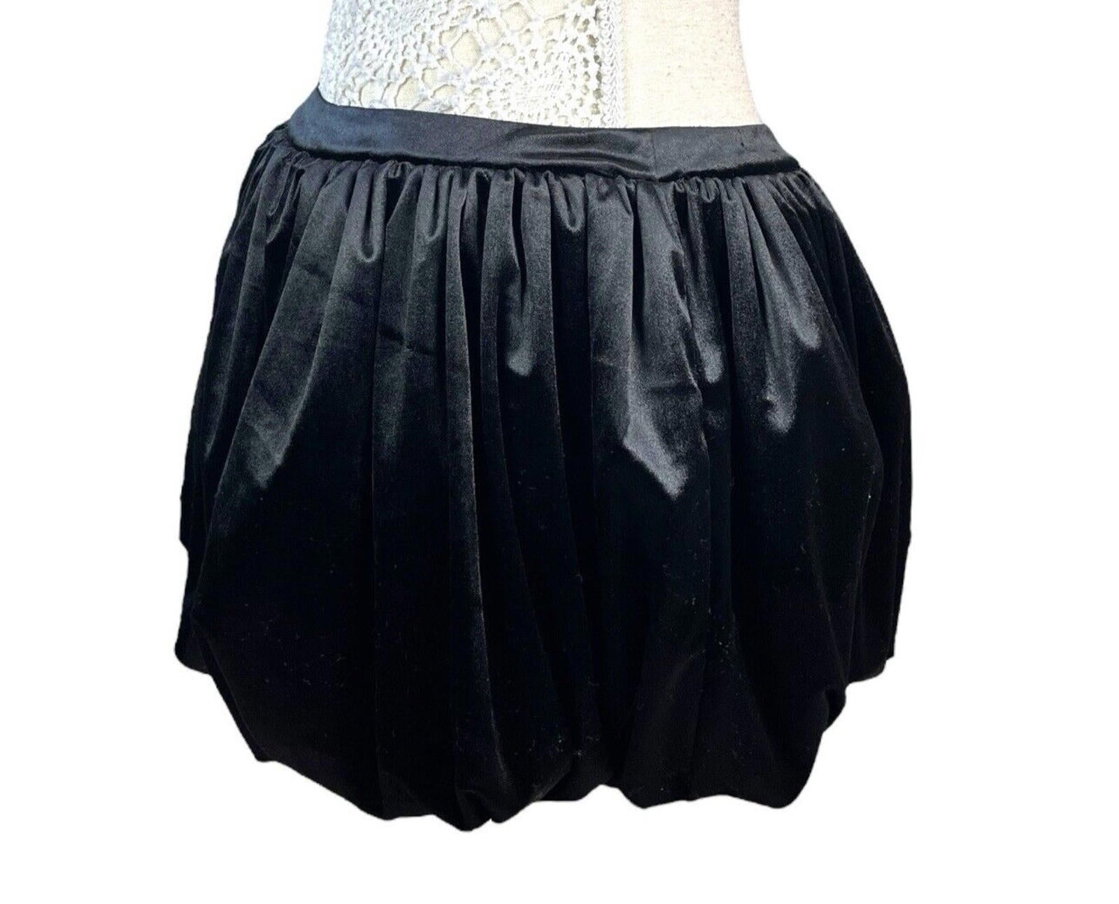 Pretty Little Thing Black Velour Bubble Hem Mini Skirt Women’s UK Size 8