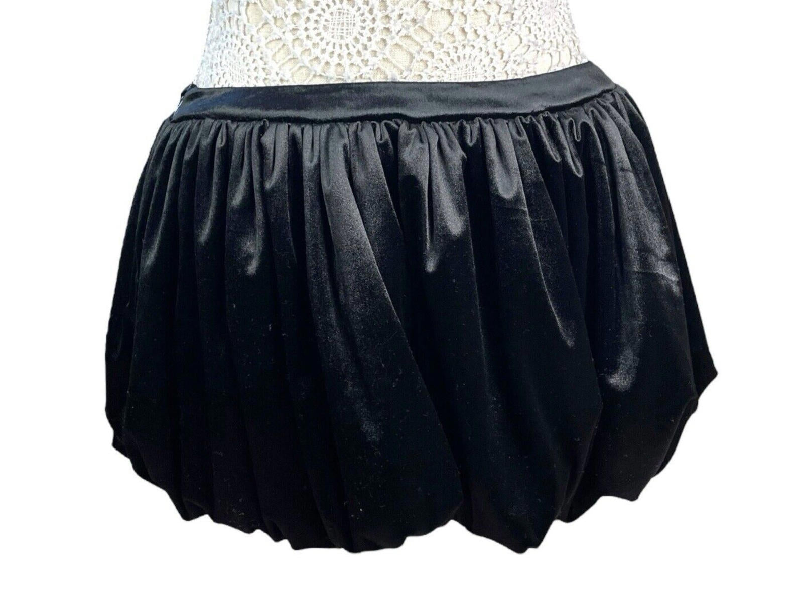 Pretty Little Thing Black Velour Bubble Hem Mini Skirt Women’s UK Size 8