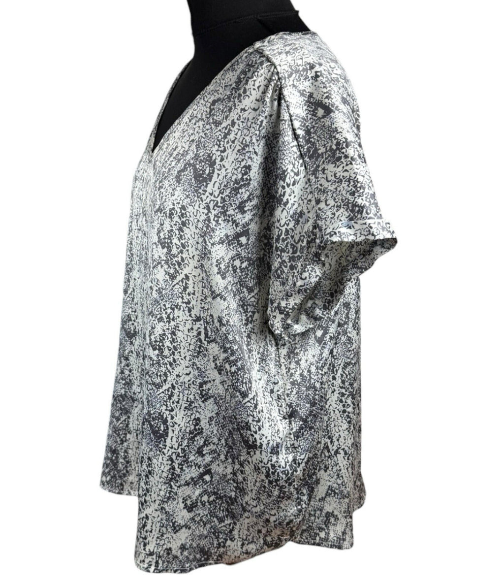 Avon Satin Blouse Top Women’s UK Size 18/20 Vneck Animal Print Silver
