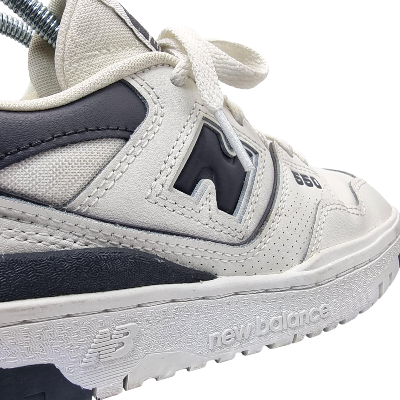 New Balance 550 Trainers Women's UK Size 4 Shoe White Black Synthetic Leather