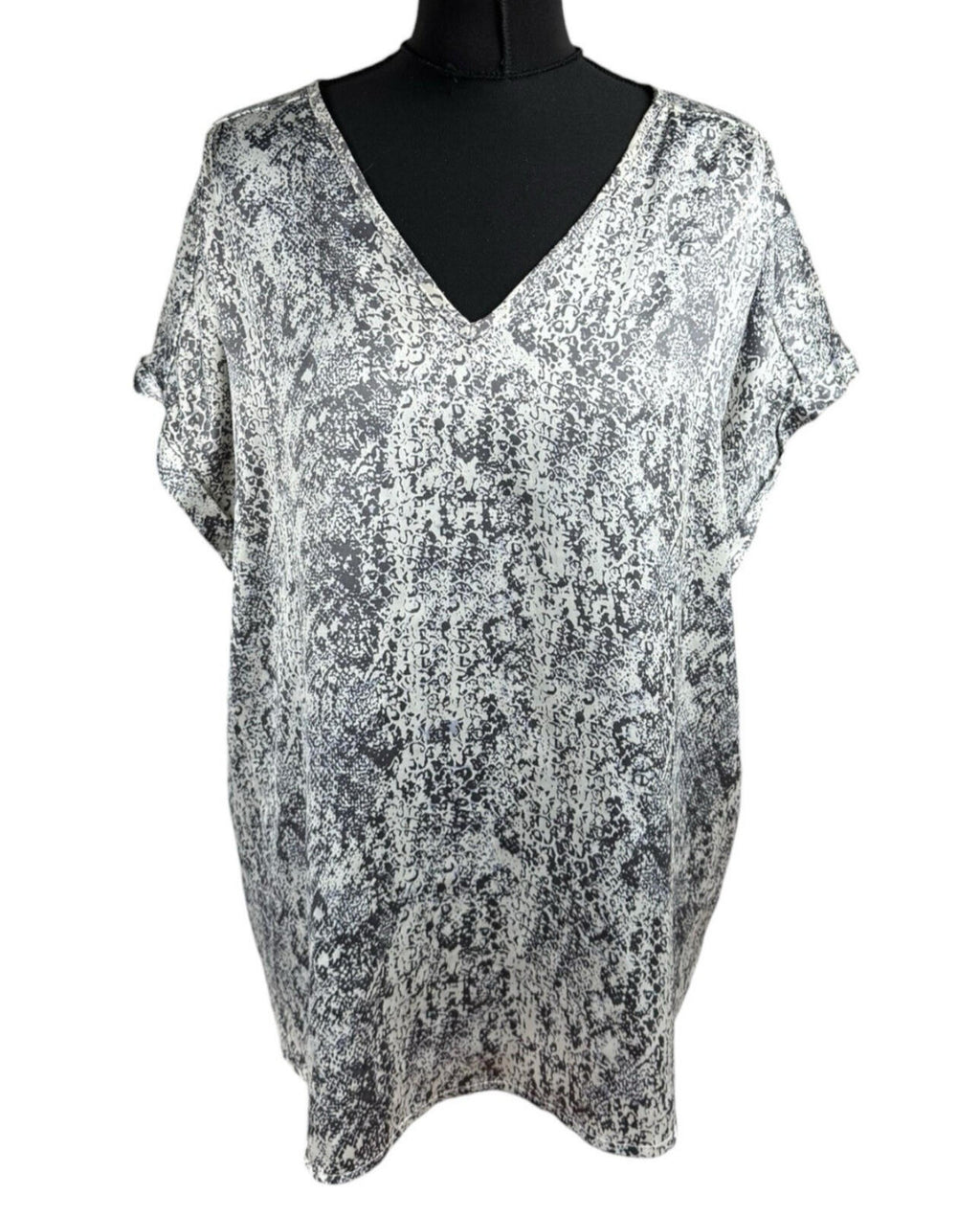 Avon Satin Blouse Top Women’s UK Size 18/20 Vneck Animal Print Silver