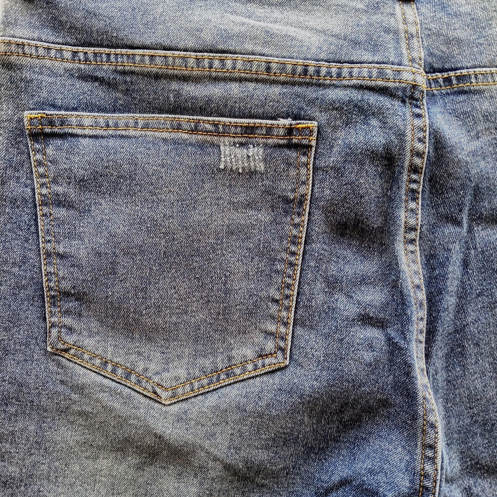 Shein Shorts Men's Size Large Blue Denim Cotton Rich 5 Pocket Design Distressed