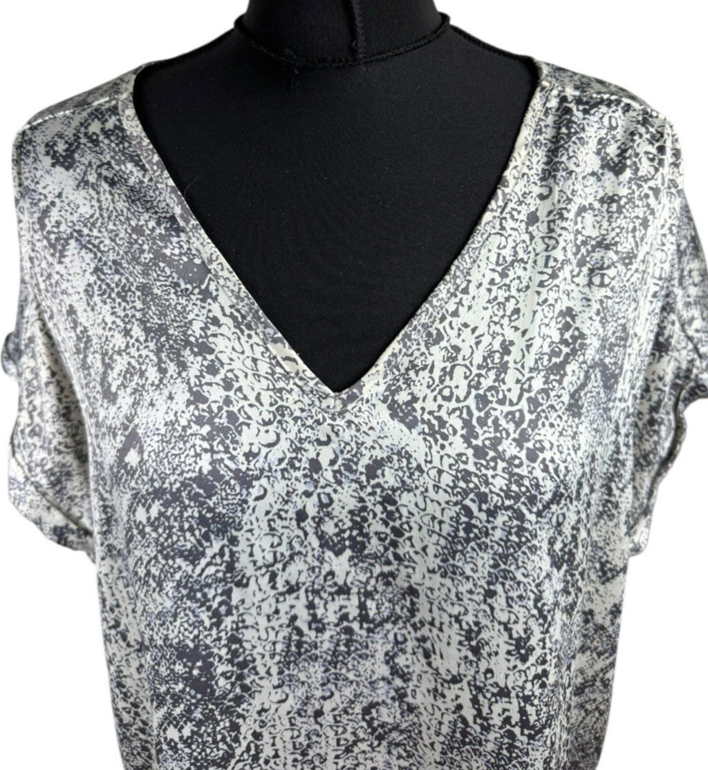 Avon Satin Blouse Top Women’s UK Size 18/20 Vneck Animal Print Silver