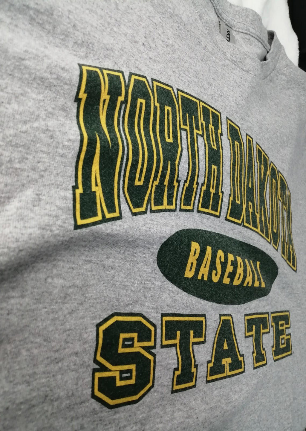 North Dakota Baseball USA Graphic Print T-Shirt Men's Size XXL Grey Crew Neck