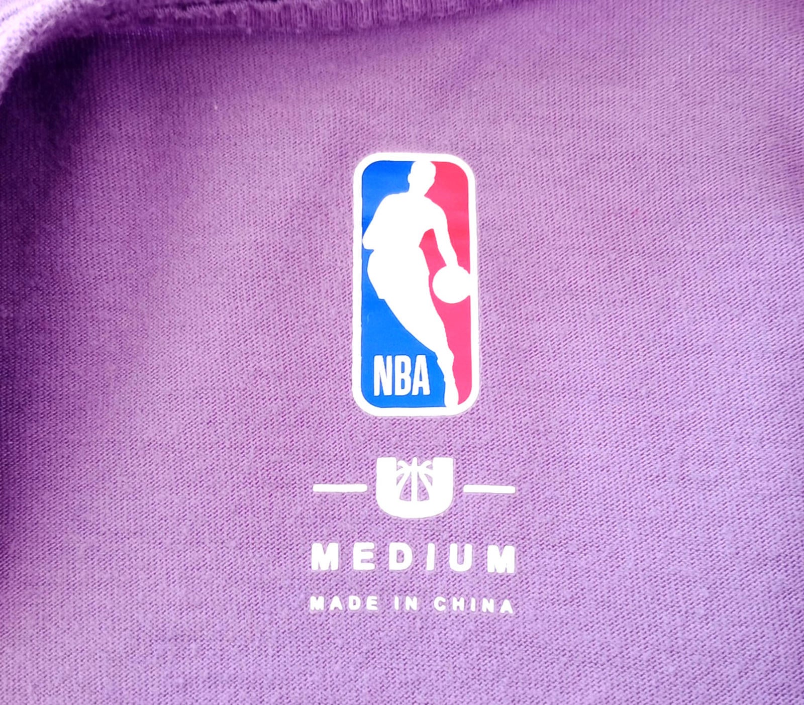 NBA Graphic Print T-Shirt Men's UK Size M Lilac Crew Neck Cotton Rich Lakers