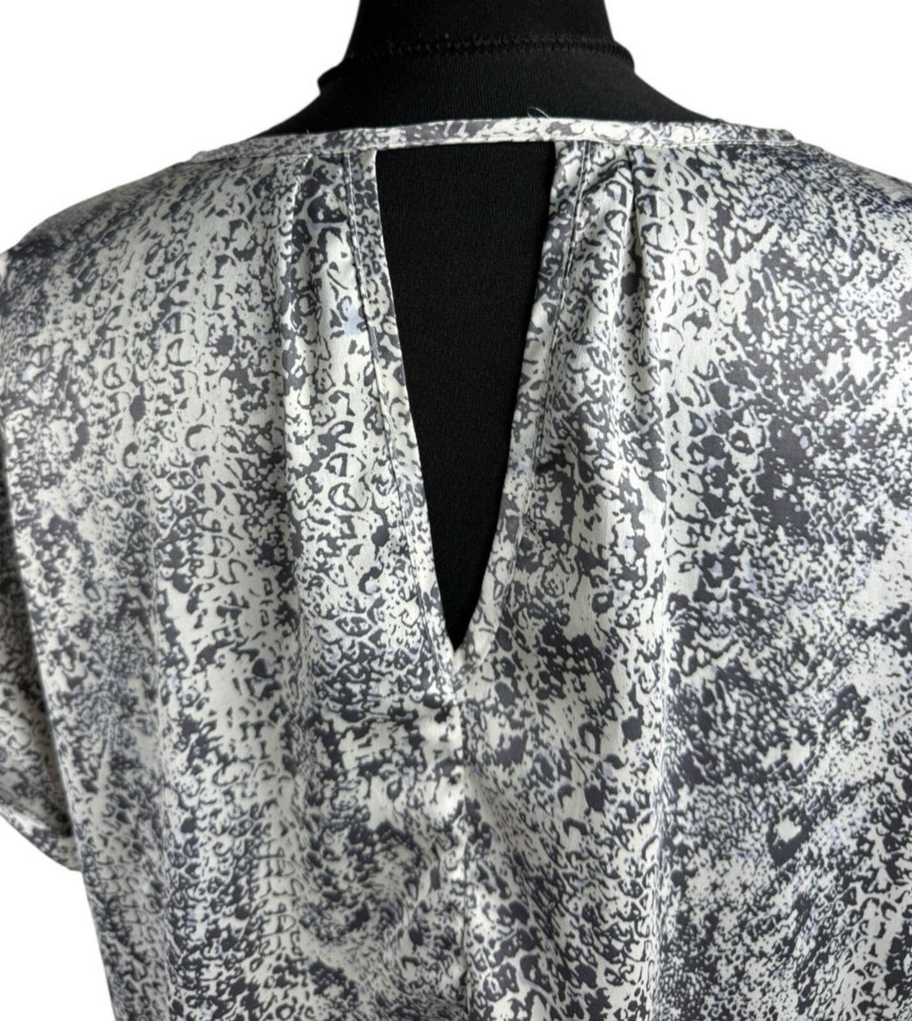 Avon Satin Blouse Top Women’s UK Size 18/20 Vneck Animal Print Silver